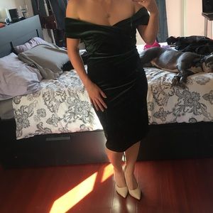 Green Velvet off-the-shoulder Dress